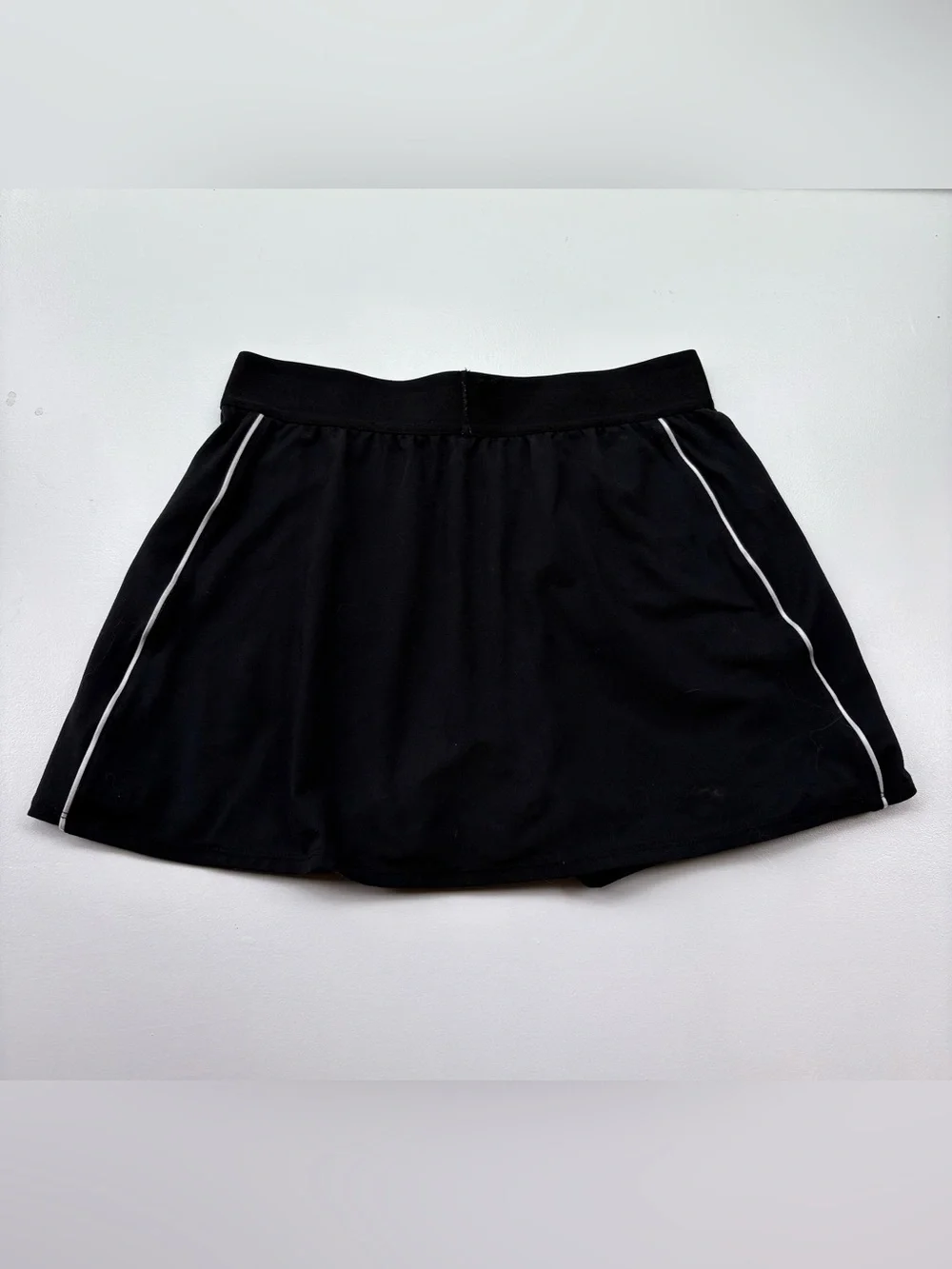Nike Black Skort with White Piping - Picture 2 of 7